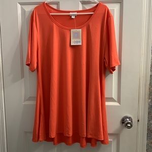 BEAUTIFUL BNWT 2XL LULAROE PERFECT TOP